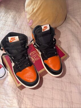 Nike High-Top Sneakers in Orange, Black and White